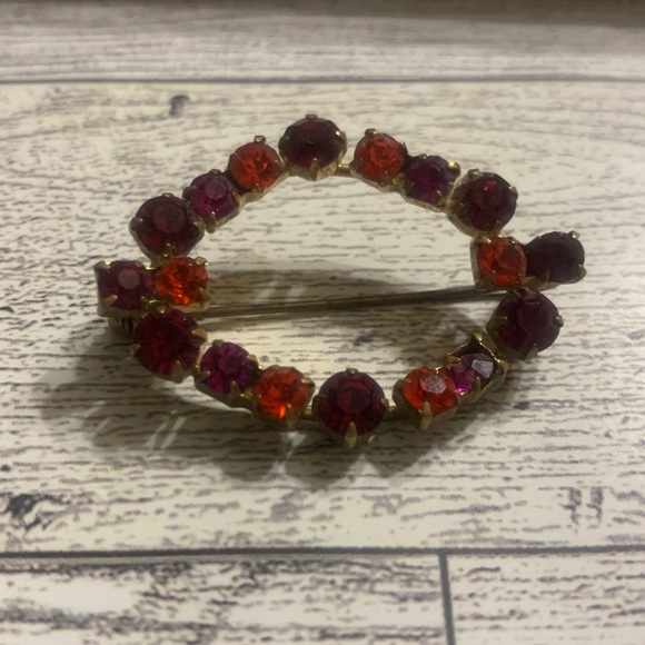 Vintage Red & Fuchsia rhinestone oval brooch - Picture 5 of 8